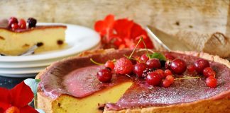 Harina, chocolate y cerveza: la nueva cesta de la compra del confinamiento cake, cheesecake, berries