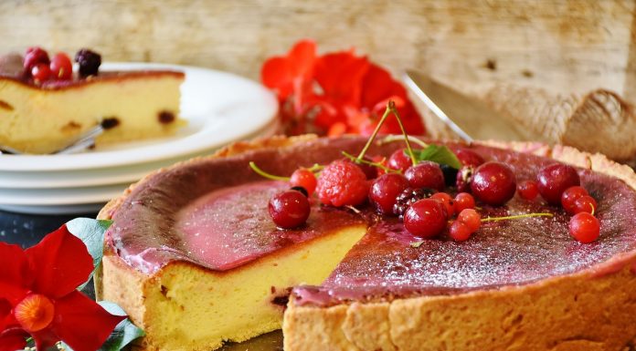 Harina, chocolate y cerveza: la nueva cesta de la compra del confinamiento cake, cheesecake, berries