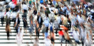 El confinamiento es el síntoma del fracaso del Gobierno pedestrians, people, busy