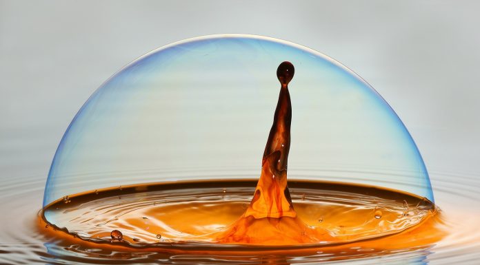 El impacto del coronavirus sobre la economía española soap bubble, drip, drop of water